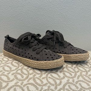 Universal Thread shoes